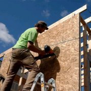 Wall decoration with OSB slabs and roofing