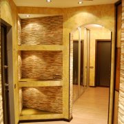 Hallway decoration and choice of finishing material