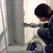 How to get corners clearly under 900? Use a metal corner under the plaster