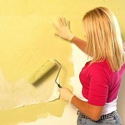 How to paint vinyl wallpaper on a non-woven basis on your own