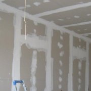 Preparing walls for applying liquid wallpaper