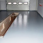 How to paint the concrete floor in the garage: make a choice