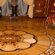 Arrangement and decoration of floors in a wooden house