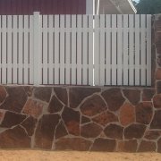 Facing a stone fence: types of material and methods of finishing