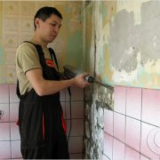 How to remove tiles from a wall without damaging the base