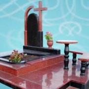 Facing graves: landscaping a burial place