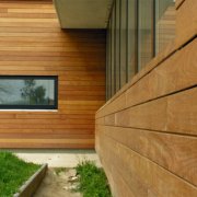 Facing a house with wood paneling - the pros and cons