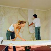 Sticking wallpaper on oil paint: how to do it right