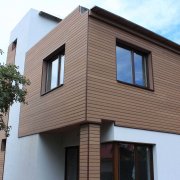 Facing the facade of a wooden house: technology and design