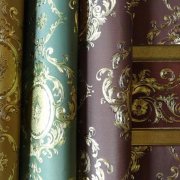 Let's consider what is better: vinyl or non-woven wallpaper