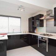 Choosing a wallpaper for black and white kitchen