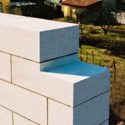 Wall masonry from foam blocks according to the technological process