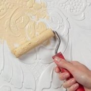 How to paint wallpaper for painting without streaks