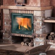 Decorative facing of fireplaces: materials and style directions