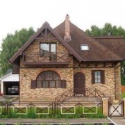 Wooden house: stone cladding - practical and fabulous