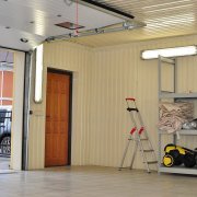 Garage Wall Decoration: Work Options