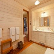 Finishing the bathroom with wood: the choice of material