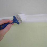 How to paint a ceiling foam skirting: do it yourself