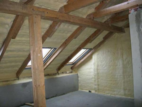 Laying thermal insulation between rafters with a small pitch