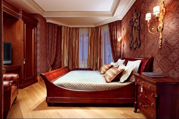 Jacquard wallpaper in the bedroom interior