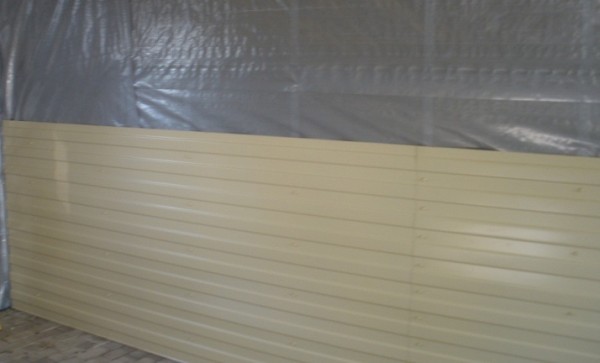 Installation of panels on top of a vapor barrier