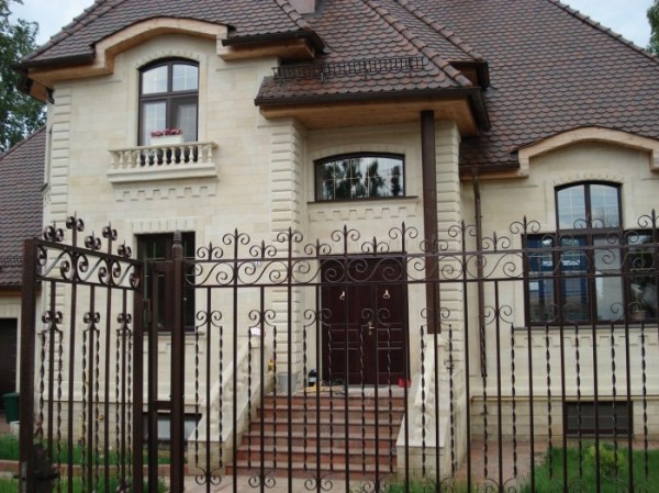 Facing the facade with shell tiles