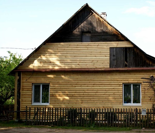 Finishing a wooden house with a block house