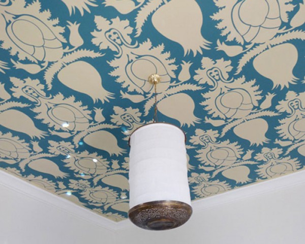 Glue wallpaper on a plasterboard ceiling