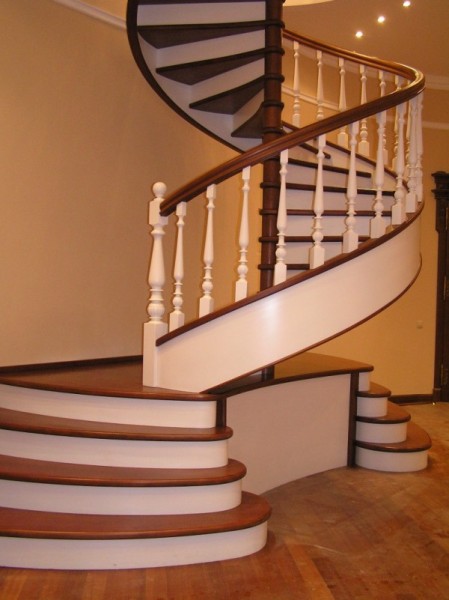 Spiral staircase leading to the basement