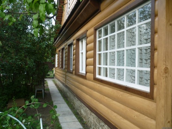 Facade of a log house