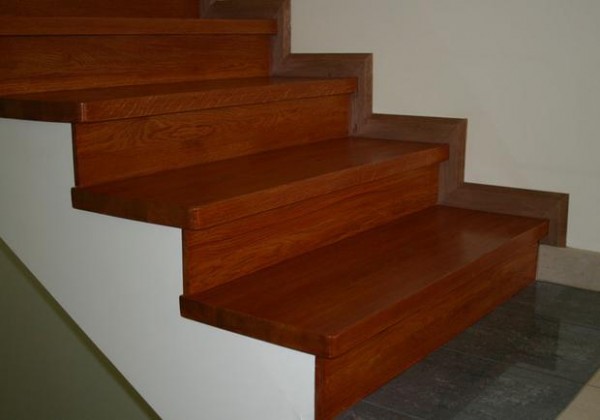 Staircase in the house: laminate