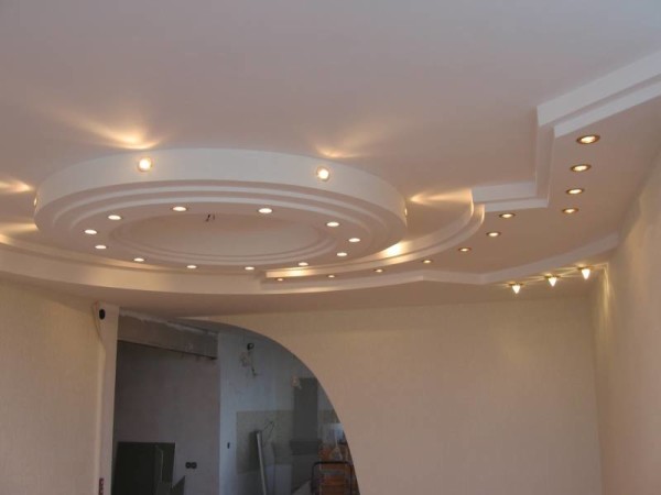 Layered ceiling decoration with drywall