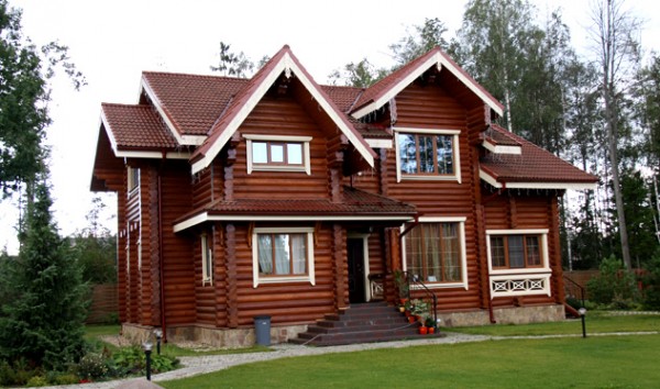 Finishing the facade of a wooden house