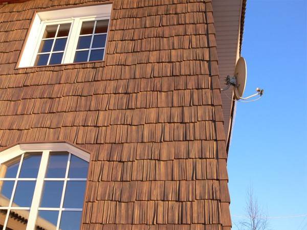 Facade tiled with wooden tiles