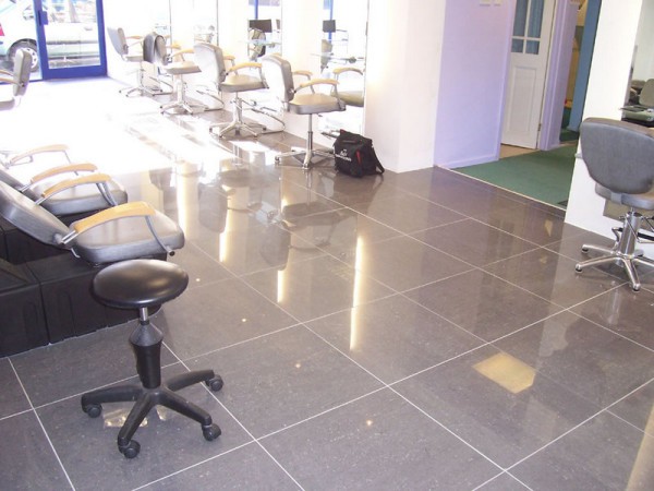 The use of porcelain tiles in decoration