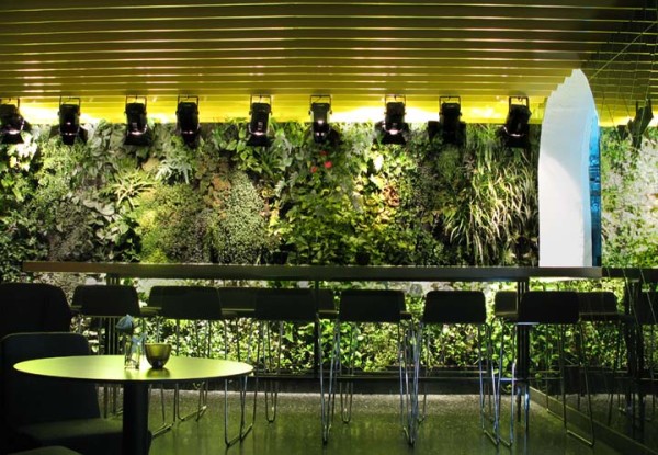 Living wall with 3D effect