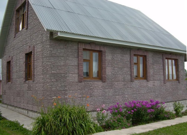 Wooden house lined with thermal panels