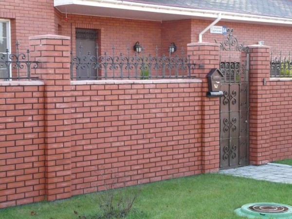 Reliable brick fence