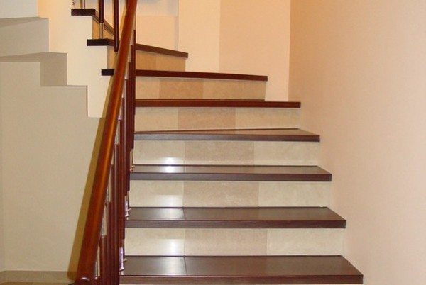 Variant of modern concrete staircase finishes