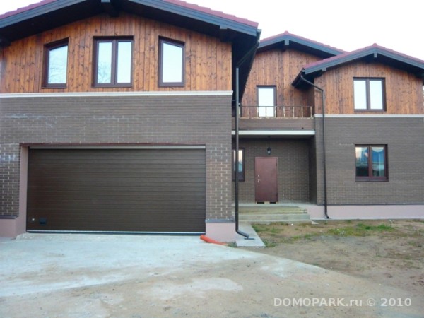 Basement garage: foundation with brickwork