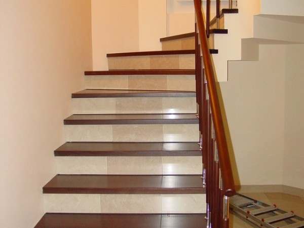 Cladding stairs with wood