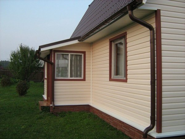 Facing the house with vinyl siding