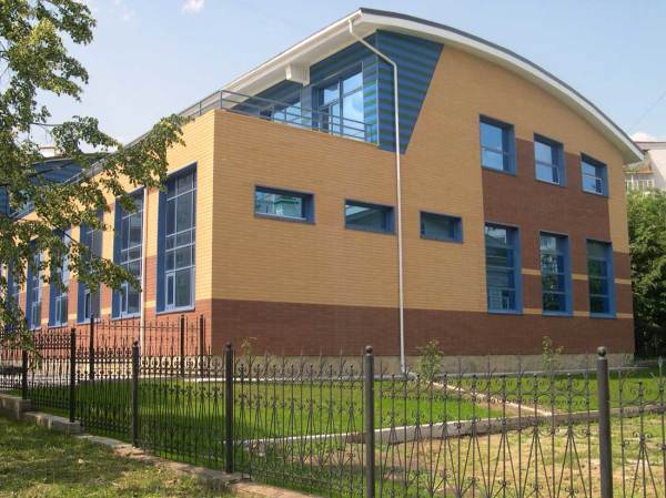 Facade stone in the cladding of a sports facility