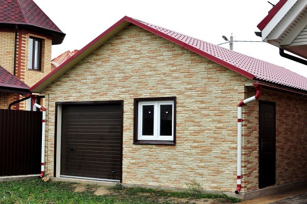 Garage, lined with stone thermal panels