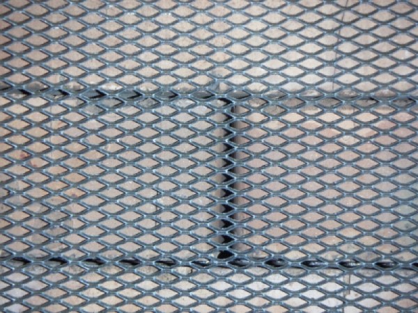 Reinforcing mesh for plinth cladding