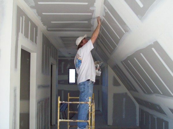 Putty drywall before wallpapering