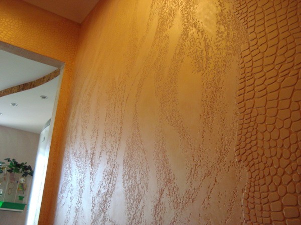 Wall design: textured plasters in the interior