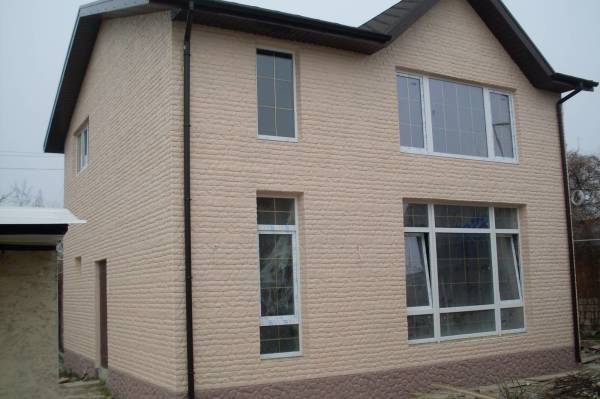 Facing the house (facade) with a brick with a shotcrete surface