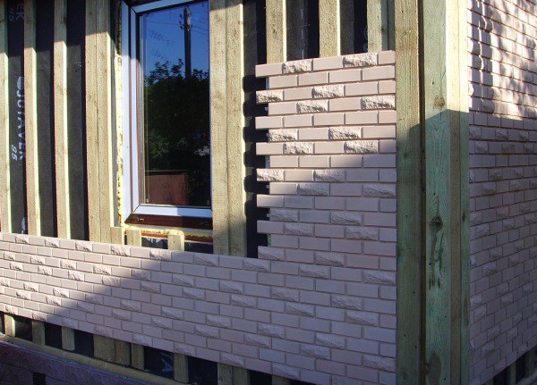 Facing the facade of a private house with brick panels