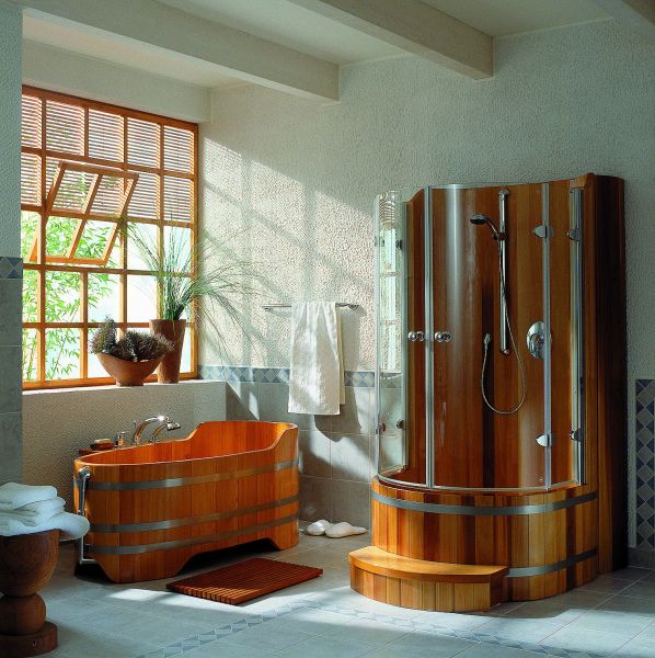 Decorative plaster and tile in the bathroom